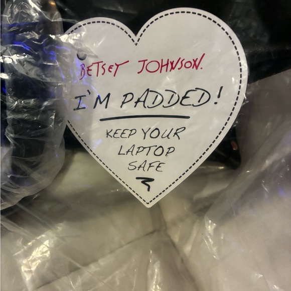 Betsy Johnson Xojaney Large Heart Quilted Tote Chain Detail and Matching Pouch - Picture 2 of 12